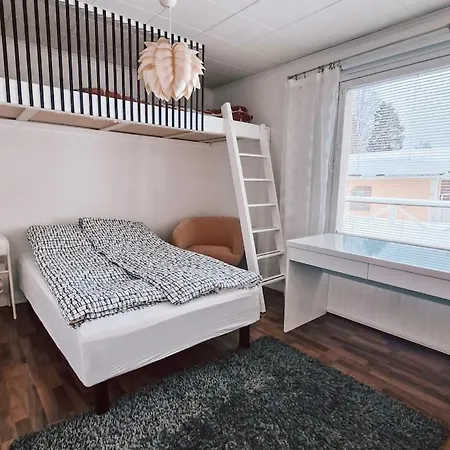 Omakotitalo Vehreaellae Alueella, Laehellae Keskustan Palveluja Apartment
