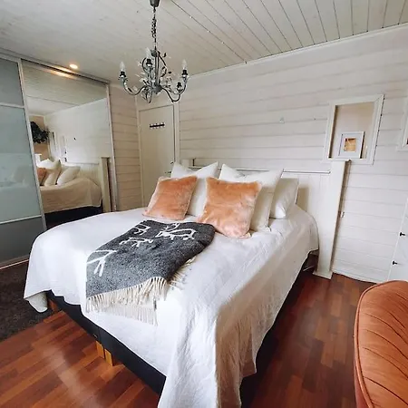 Apartment Omakotitalo Vehreaellae Alueella, Laehellae Keskustan Palveluja Kajaani