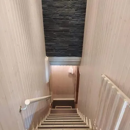 Omakotitalo Vehreaellae Alueella, Laehellae Keskustan Palveluja Apartment