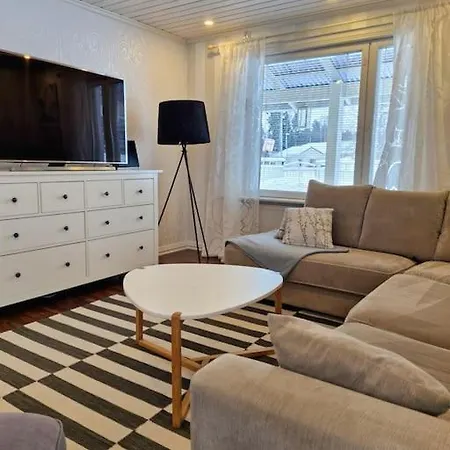 Apartment Omakotitalo Vehreaellae Alueella, Laehellae Keskustan Palveluja