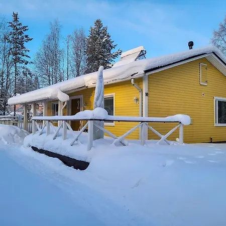 Omakotitalo Vehreaellae Alueella, Laehellae Keskustan Palveluja Kajaani